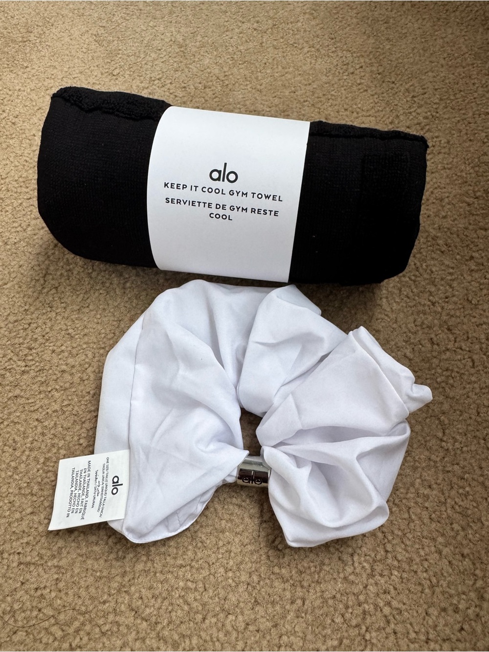Alo Keep It Cool Gym Towel and White Scrunchie Set